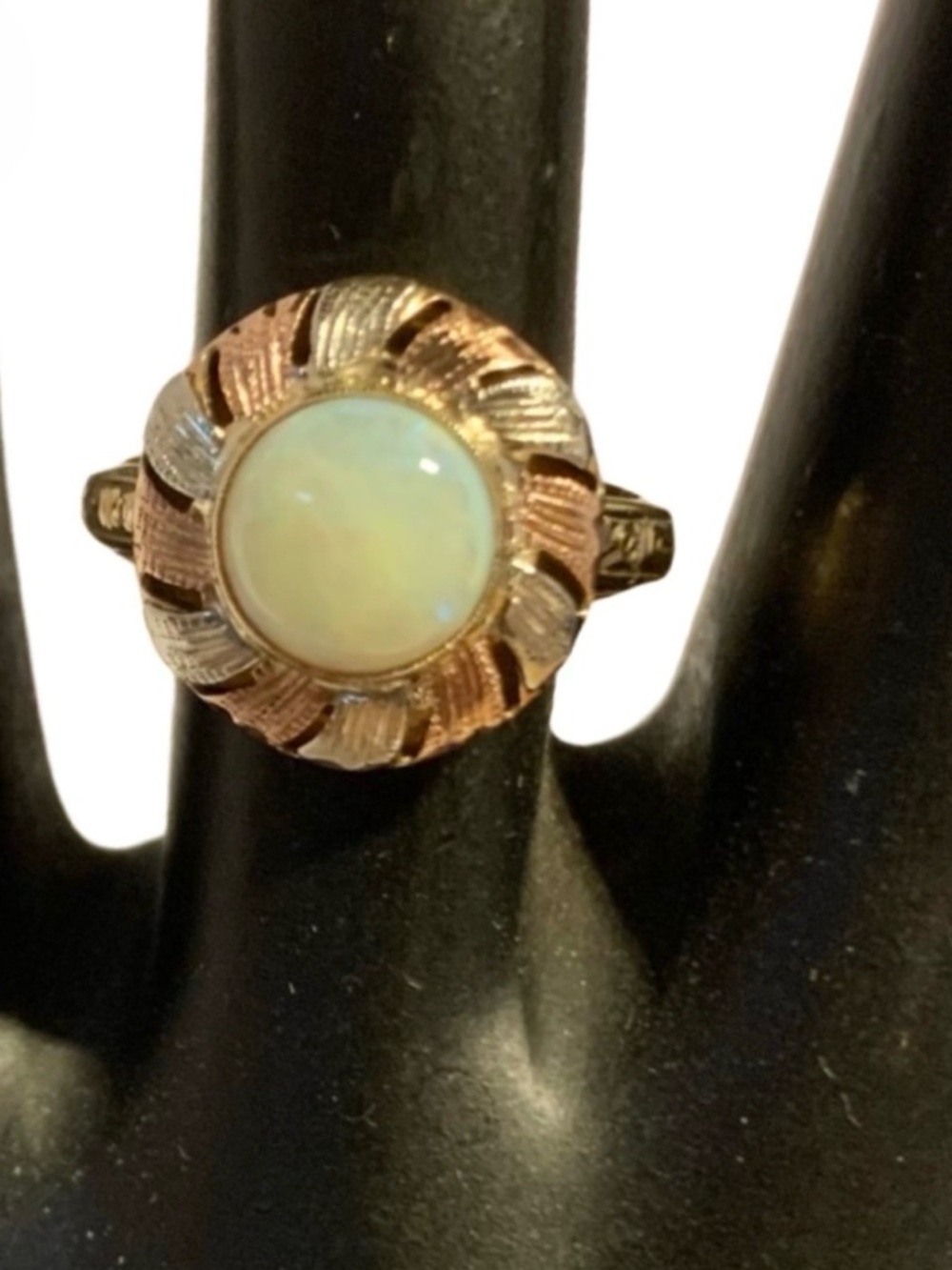 10K SOLID TRI COLOR GOLD ROUND CABOCHON OPAL RING (5)